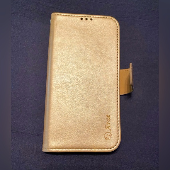 iPhone 11 Pro smart case gold in color magnetic class in front room for cards - Picture 2 of 7
